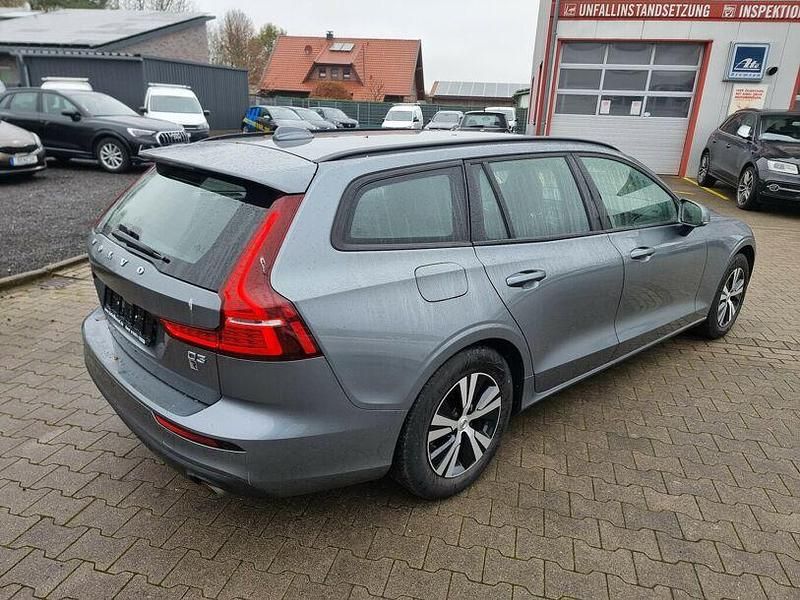 Gebraucht Volvo V60 150 PS (110 kW) 2019 Osmium grey (metallic) Kombi