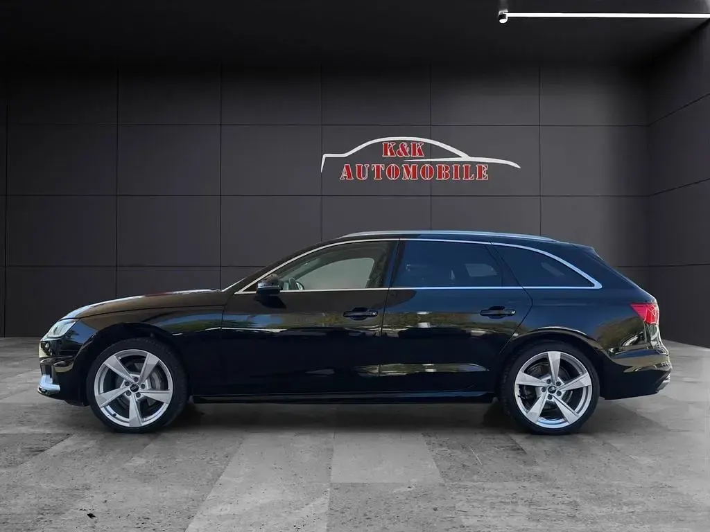 Gebraucht Audi A4 Advanced 204 PS (150 kW) 2023 Mythosschwarz metallic Kombi