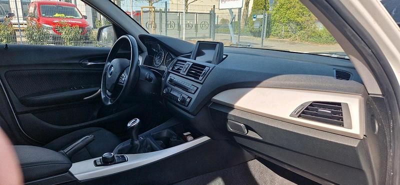 Gebraucht BMW 114 101 PS (74 kW) 2014 Weiß Kleinwagen