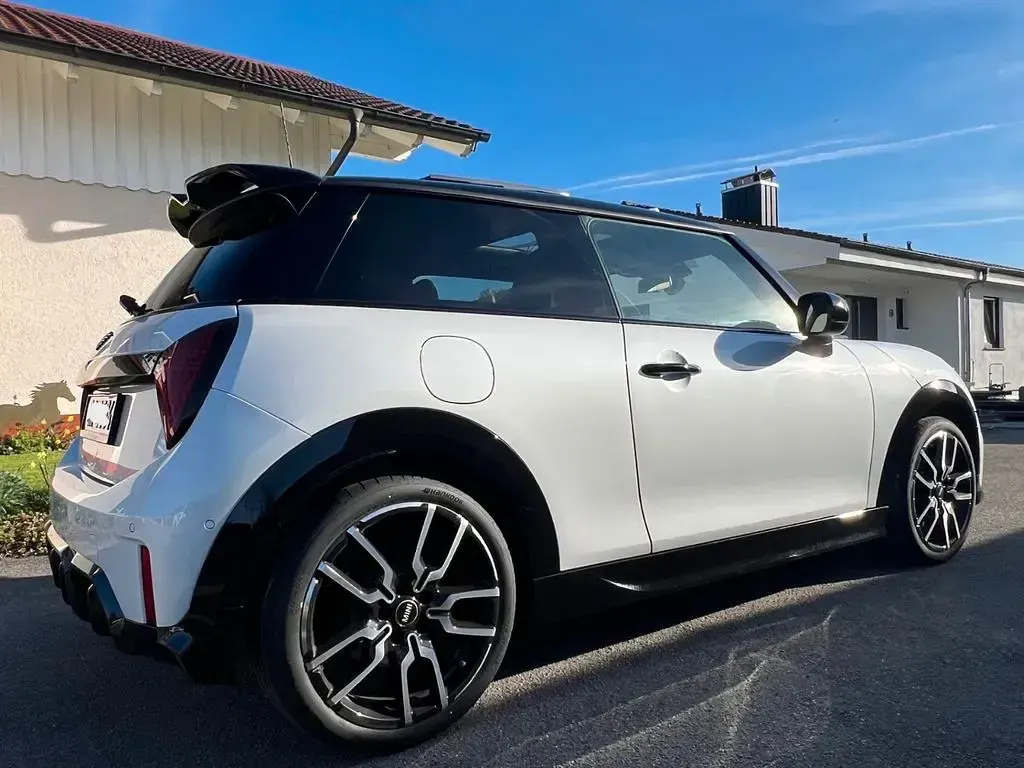 Gebraucht Mini John Cooper Works 156 PS (114 kW) 2025 Weiß Kleinwagen