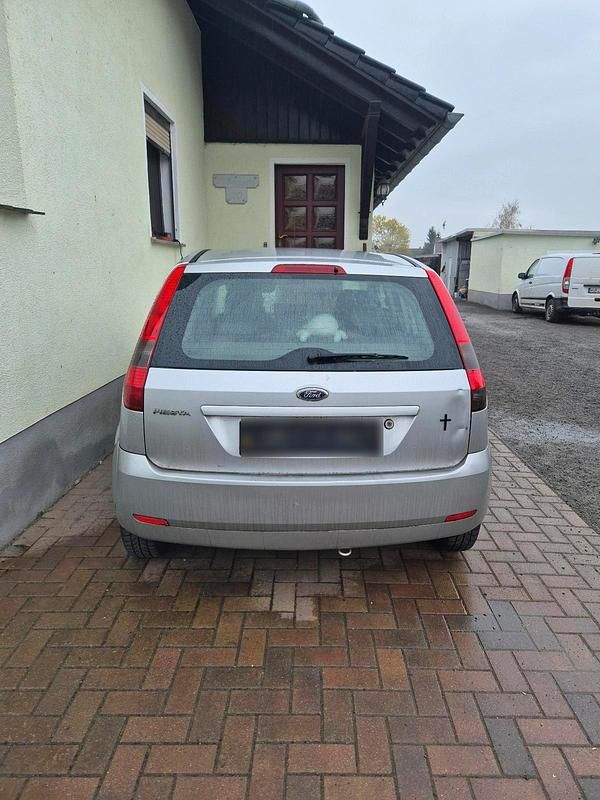 Gebraucht Ford Fiesta 80 PS (58 kW) 2002 Grau Kleinwagen