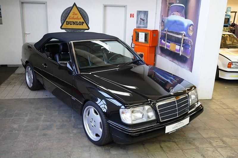 Schwarz Gebraucht 1995 Mercedes E320 AMG Cabrio | 36.990 € - Bild 1/4