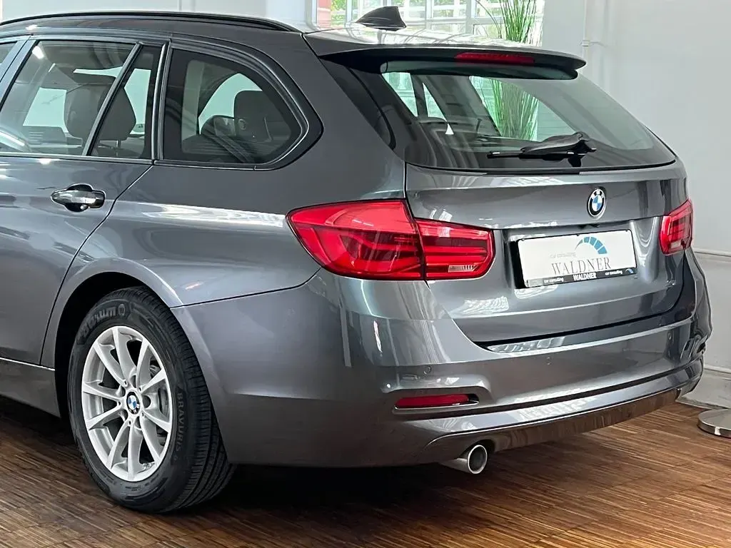 Gebraucht BMW 318 150 PS (110 kW) 2019 Grau Limousine