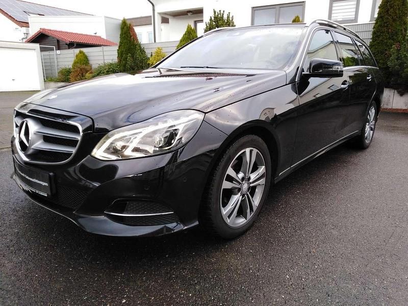 Obsidianschwarz metalliclack Gebraucht 2013 Mercedes E220 Kombi | 10.500 € (Guter Preis) - Bild 1/4