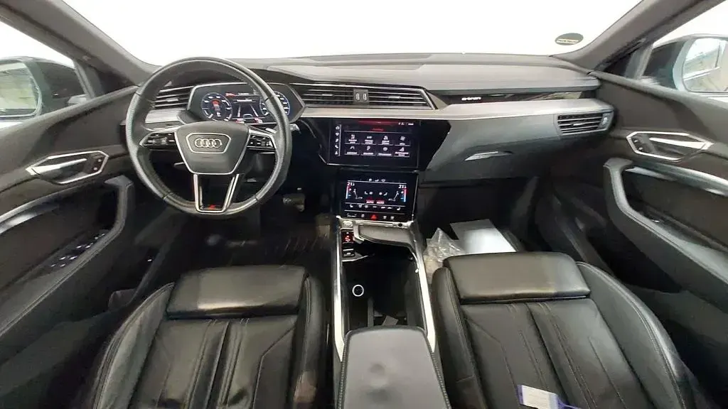 Używany Audi e-tron S-Line 300 kW (408 KM) 2019 Czarny SUV