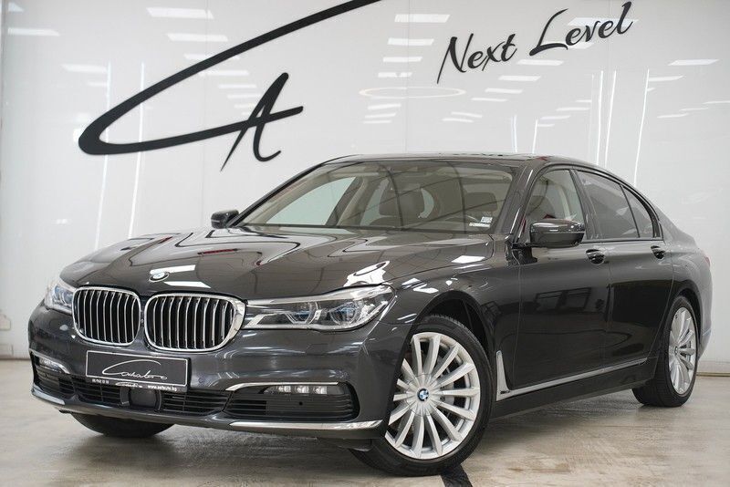 Grau Gebraucht 2018 BMW 740 Shadowline Limousine | 35.583 € (Fairer Preis) - Bild 1/4