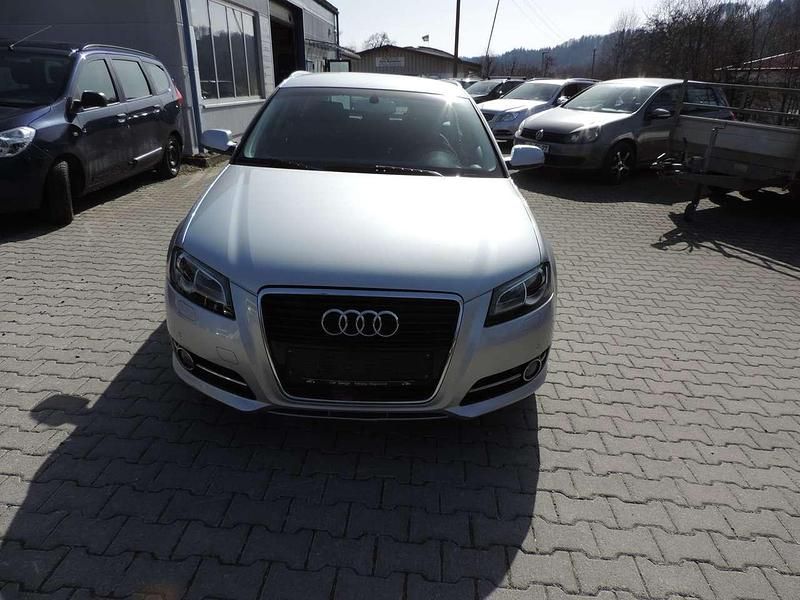 Gebraucht Audi A3 Sportback Ambiente 105 PS (77 kW) 2012 Eissilber metallic Kleinwagen