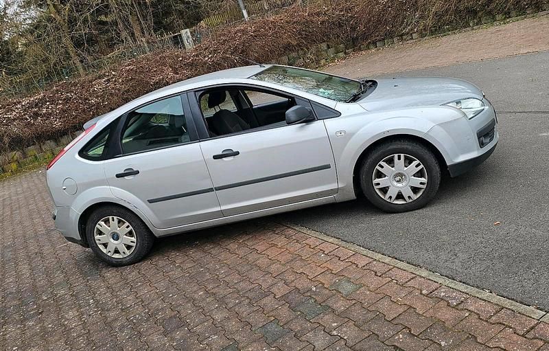 Gebraucht Ford Focus 101 PS (74 kW) 2004 Silber Limousine