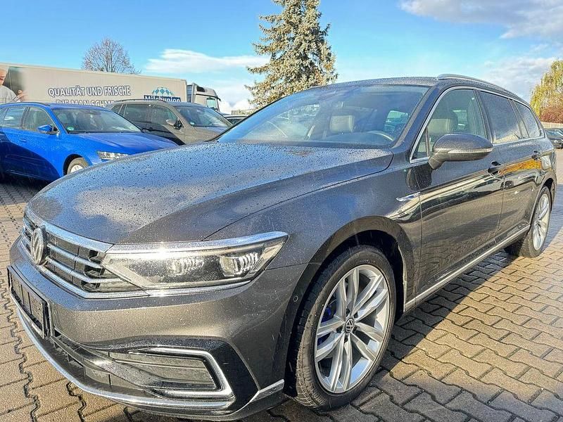 Grau Gebraucht 2020 VW Passat GTE Limousine | 17.990 € (Guter Preis) - Bild 1/4