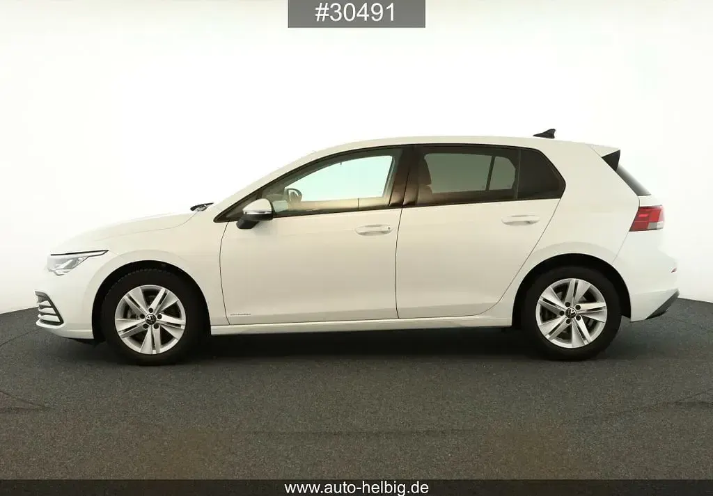 Second-hand VW Golf VIII Life 150 CP (110 kW) 2023 Alb Berlinǎ
