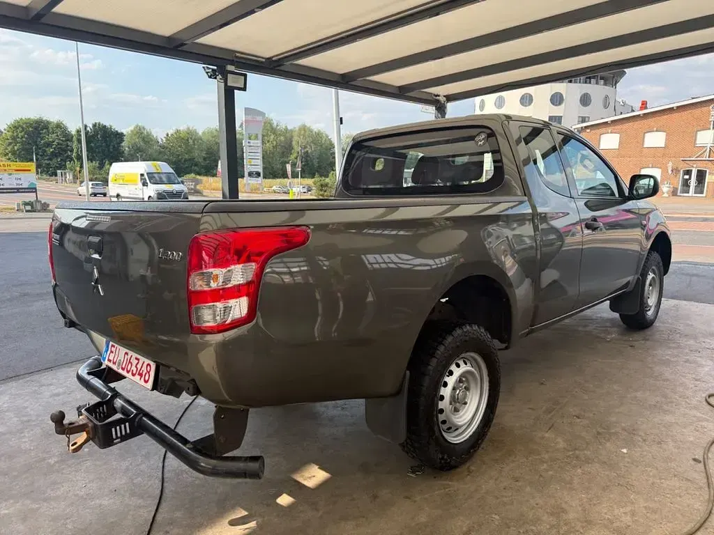 Gebraucht Mitsubishi L200 Basis 154 PS (113 kW) 2017 Silber Pickup