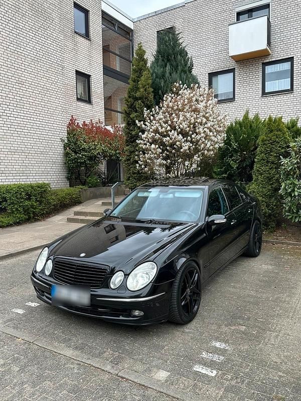 Second-hand Mercedes E240 177 CP (130 kW) 2005 Negru Berlinǎ