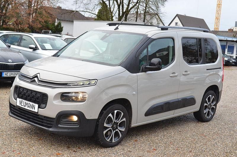Grau Gebraucht 2021 Citroën Berlingo Shine Van / Kleinbus | 17.480 € (Superpreis) - Bild 1/4