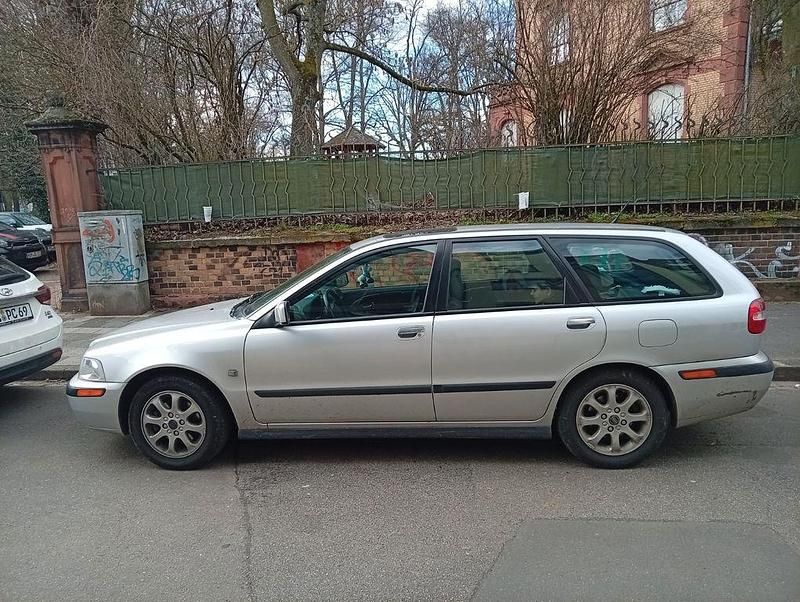 Gebraucht Volvo V40 Comfort 122 PS (89 kW) 2002 Silber Kombi