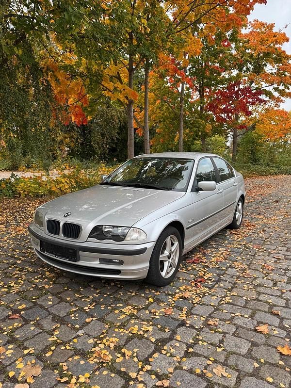 Silber Gebraucht 2001 BMW 320 Limousine | 1.799 € (Superpreis) - Bild 1/4