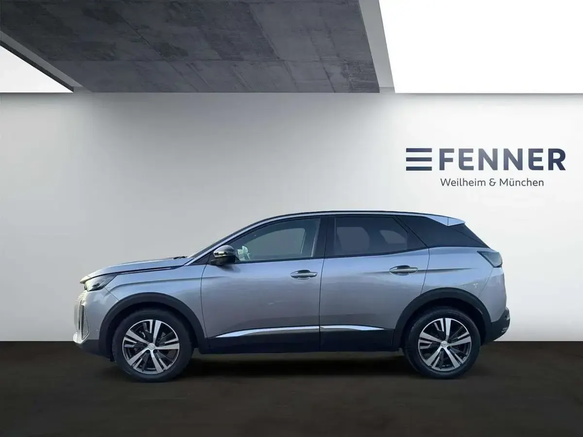 Gebraucht Peugeot 3008 131 PS (96 kW) 2023 Lack grau artense/metallic klarlack SUV