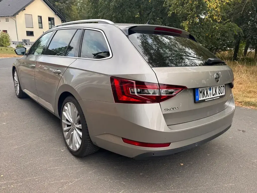Gebraucht Skoda Superb LAURIN & KLEMENT 190 PS (139 kW) 2017 Beige Kombi