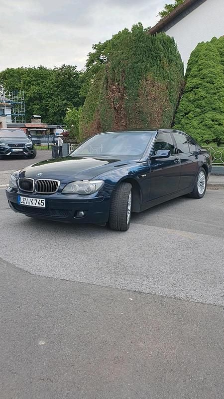 Blau Gebraucht 2006 BMW 745 Limousine | 6.300 € (Superpreis) - Bild 1/4