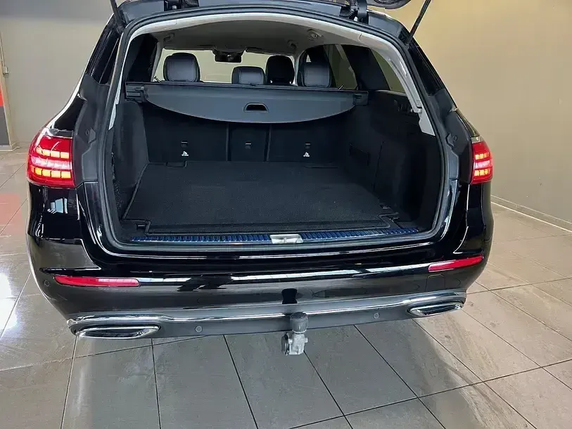 Gebraucht Mercedes E220 Exclusive 200 PS (147 kW) 2023 Schwarz Limousine