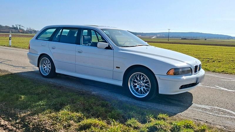 Gebraucht BMW 520 136 PS (100 kW) 2002 Weiß Kombi