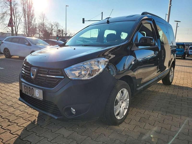 Perlmuttschwarz Gebraucht 2020 Dacia Dokker Comfort Van | 17.499 € (Teuer) - Bild 1/4