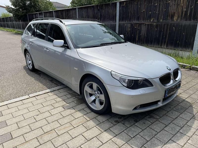 Silber Gebraucht 2007 BMW 530 Sport Line Kombi | 4.950 € (Fairer Preis) - Bild 1/4