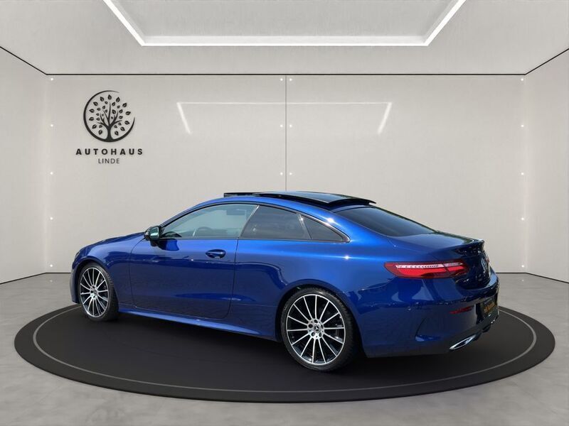 Gebraucht Mercedes E220 AMG 194 PS (142 kW) 2020 Blau Coupé