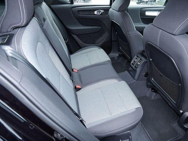 Gebraucht Volvo XC40 Plus 211 PS (155 kW) 2023 Schwarz / onyx schwarz (metallic) SUV