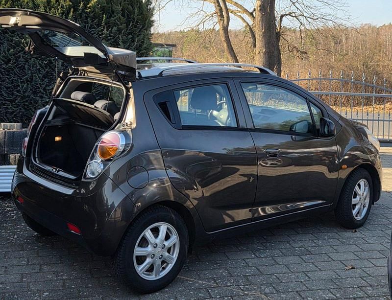 Gebraucht Chevrolet Spark 81 PS (59 kW) 2011 Schwarz Kleinwagen