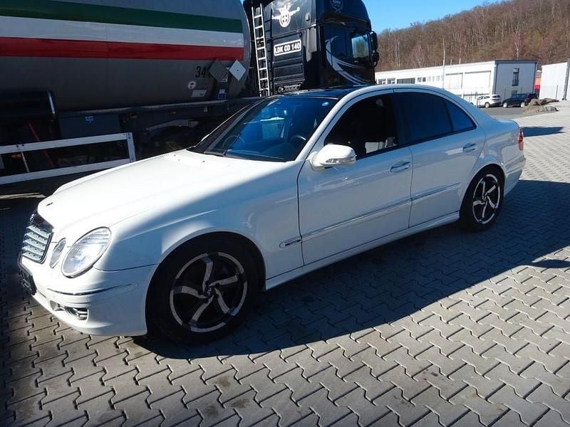 Gebraucht Mercedes E300 211 PS (155 kW) 2009 Weiß Limousine