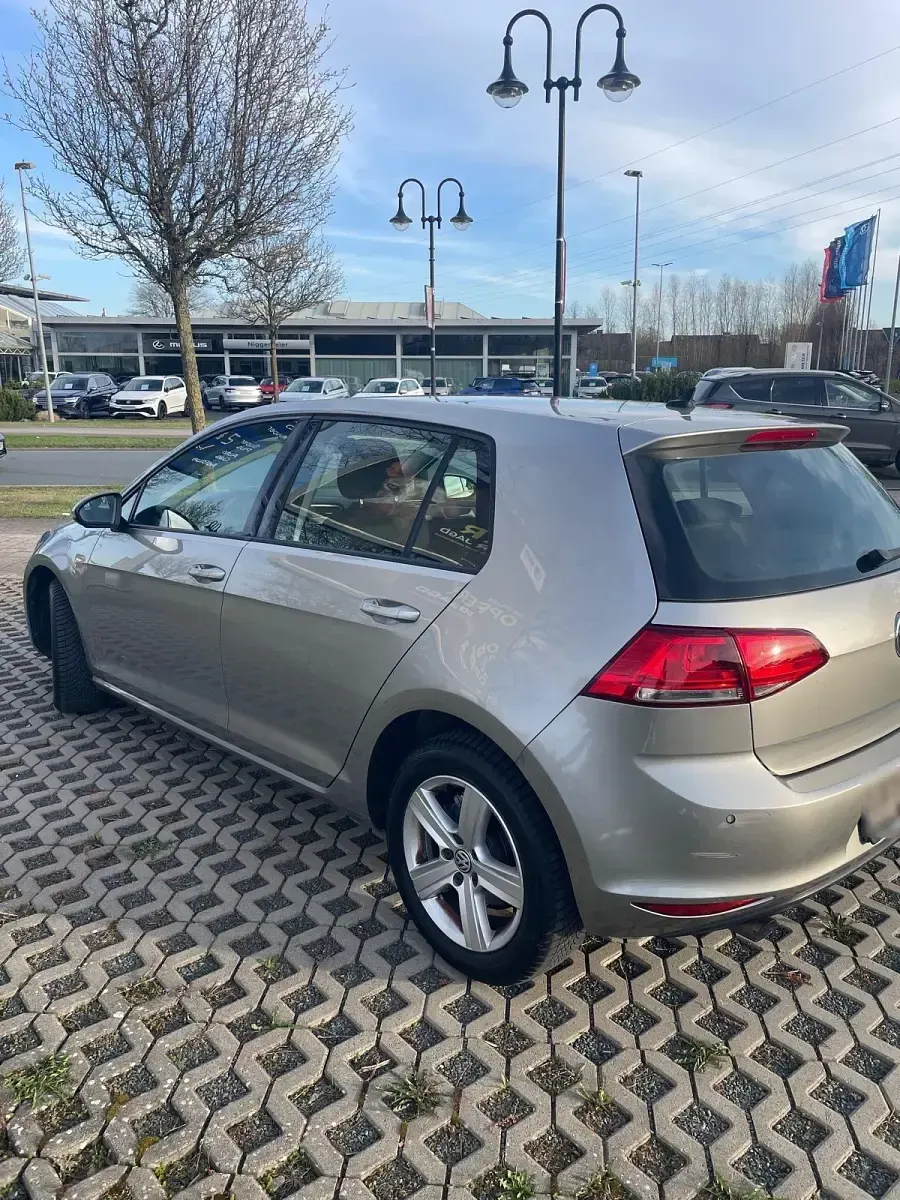 Second-hand VW Golf VII 105 CP (77 kW) 2014 Auriu Berlinǎ
