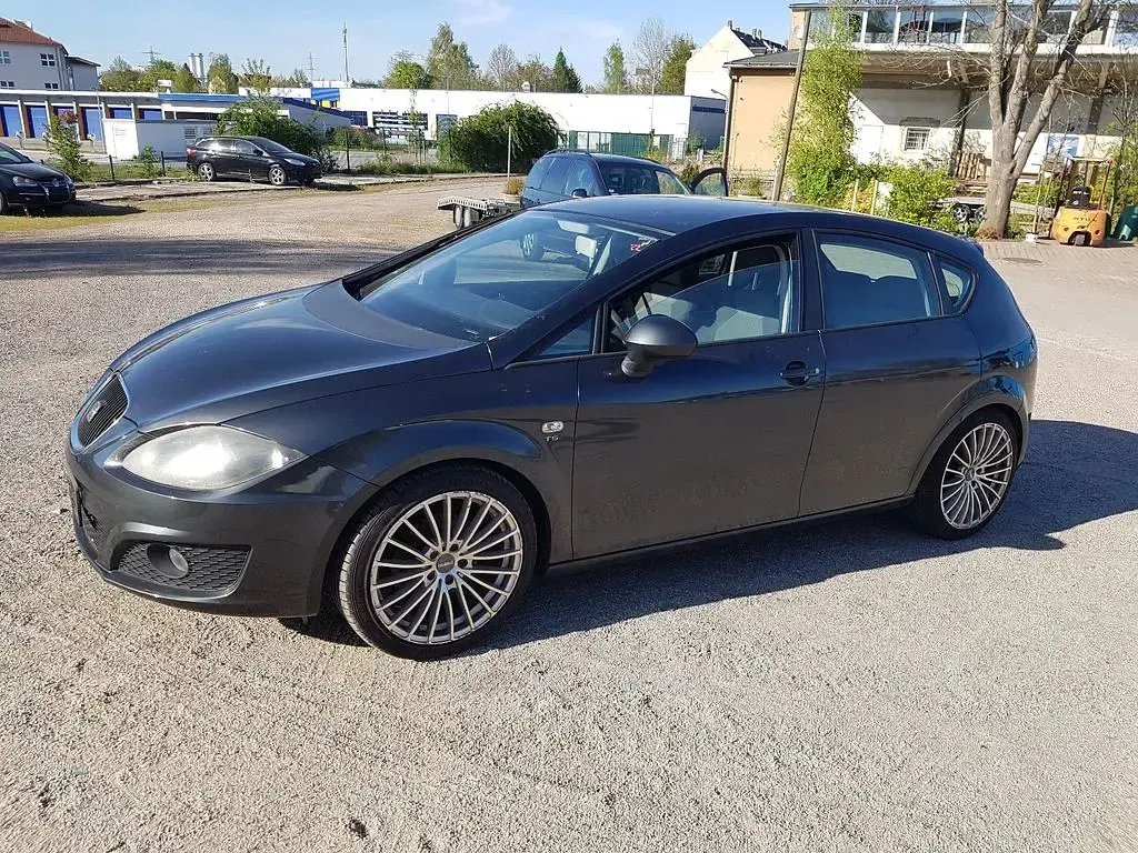 Used Seat Leon Reference 125 HP (91 kW) 2011 Hatchback