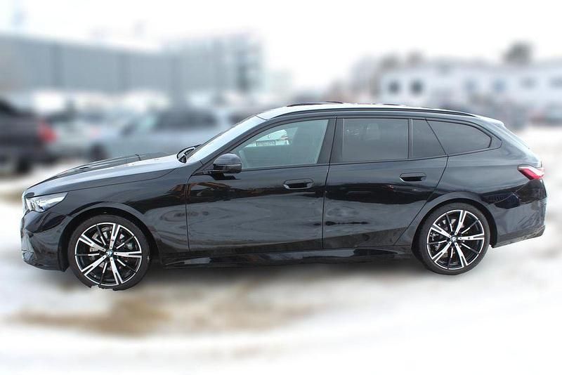 Gebraucht BMW 520 M Sport 197 PS (144 kW) 2025 Schwarz Kombi
