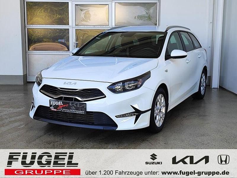 Weiss Gebraucht 2022 Kia Ceed | 16.269 € (Guter Preis) - Bild 1/4