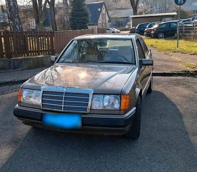 Gebraucht Mercedes E230 97 PS (71 kW) 1990 Braun Limousine