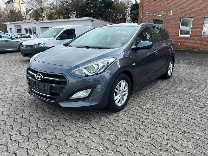 Gebraucht Hyundai i30 Trend 110 PS (80 kW) 2016 Grau Kombi