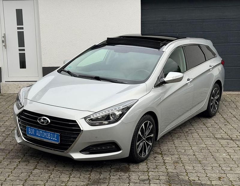 Grau Gebraucht 2016 Hyundai i40 Trend Kombi | 8.970 € (Guter Preis) - Bild 1/4