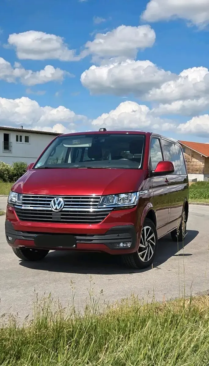 Gebraucht VW Multivan 204 PS (150 kW) 2022 Rot Van / Kleinbus
