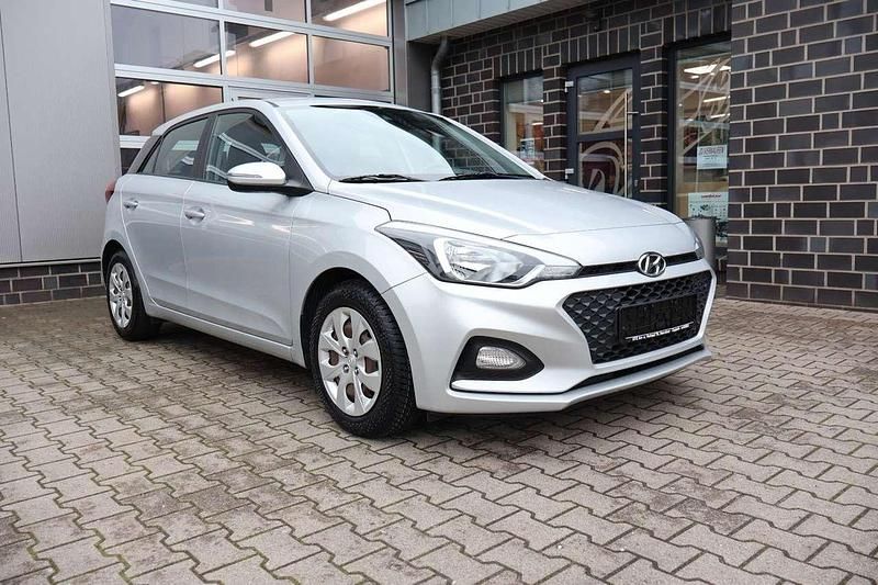 Silber Gebraucht 2019 Hyundai i20 Select Kleinwagen | 8.990 € (Fairer Preis) - Bild 1/3