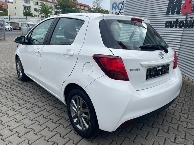 Gebraucht Toyota Yaris 69 PS (50 kW) 2016 Weiß Kleinwagen