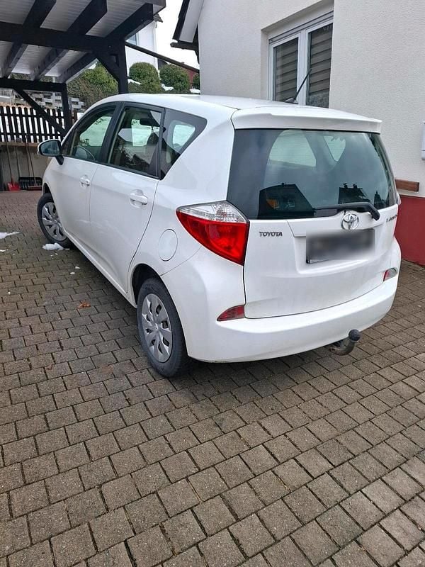Gebraucht Toyota Yaris 99 PS (72 kW) 2012 Weiß Kleinwagen