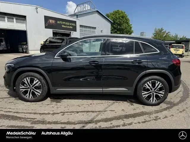 Gebraucht Mercedes GLA180 Progressive 116 PS (85 kW) 2025 Lack kosmosschwarz (metallic) SUV