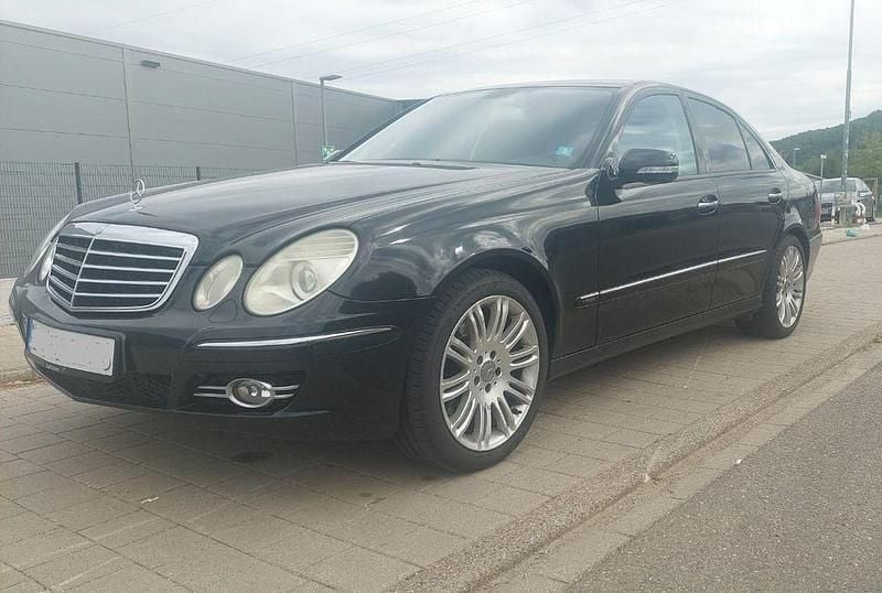 Schwarz Gebraucht 2007 Mercedes E280 Avantgarde Limousine | 4.800 € (Superpreis) - Bild 1/4