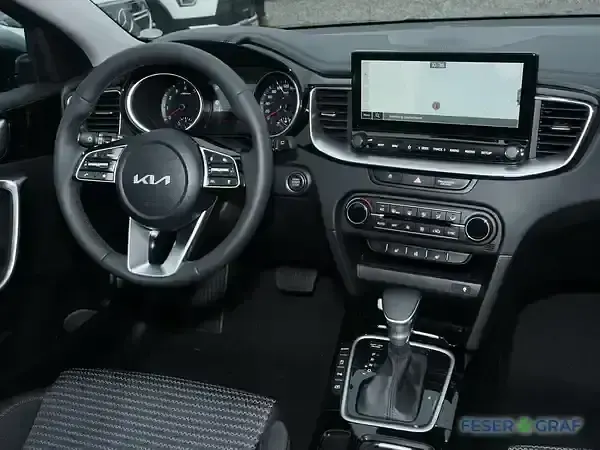 Gebraucht Kia Ceed 140 PS (102 kW) 2025 Yuka grau Kleinwagen