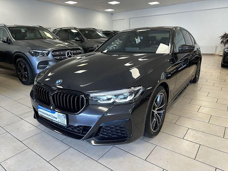 Grau Gebraucht 2023 BMW 520 M Sport Limousine | 36.900 € (Fairer Preis) - Bild 1/4
