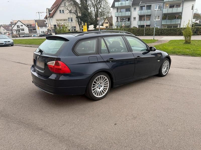 Gebraucht BMW 320 163 PS (119 kW) 2006 Blau Kombi