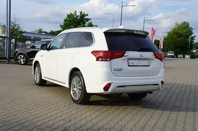 Gebraucht Mitsubishi Outlander P-HEV 224 PS (164 kW) 2021 Andenweiss SUV