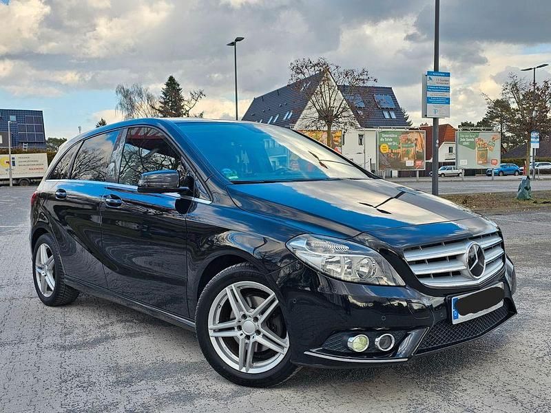 Gebraucht Mercedes B200 136 PS (100 kW) 2012 Schwarz Van / Kleinbus
