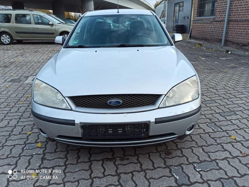 Gebraucht Ford Mondeo Ghia 125 PS (91 kW) 2002 Silber Limousine