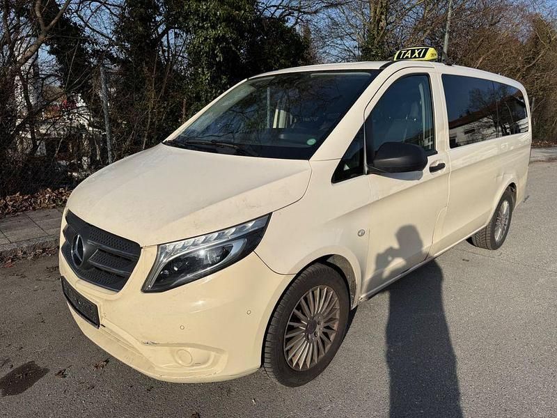 Gebraucht Mercedes Vito 163 PS (119 kW) 2019 Gelb Van